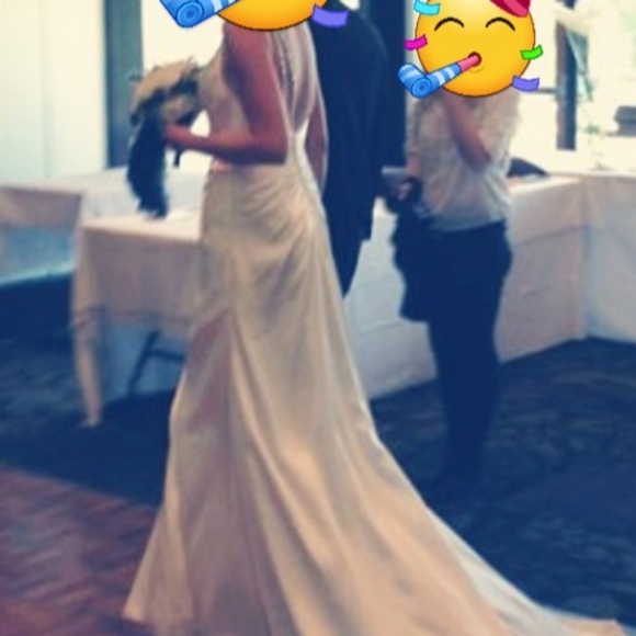 Galina Signature Size 6 wedding gown - Picture 2 of 4